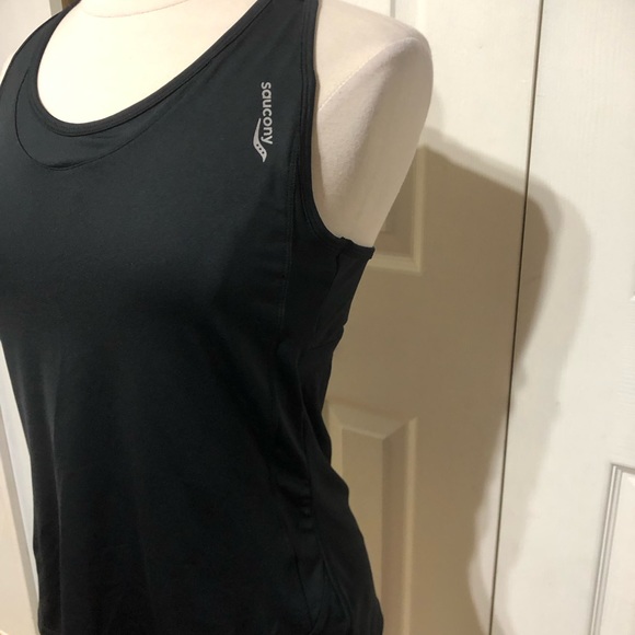 Saucony Women’s Black Workout Large Running Tank Top Built In Shelf Bra L EC - Picture 2 of 7